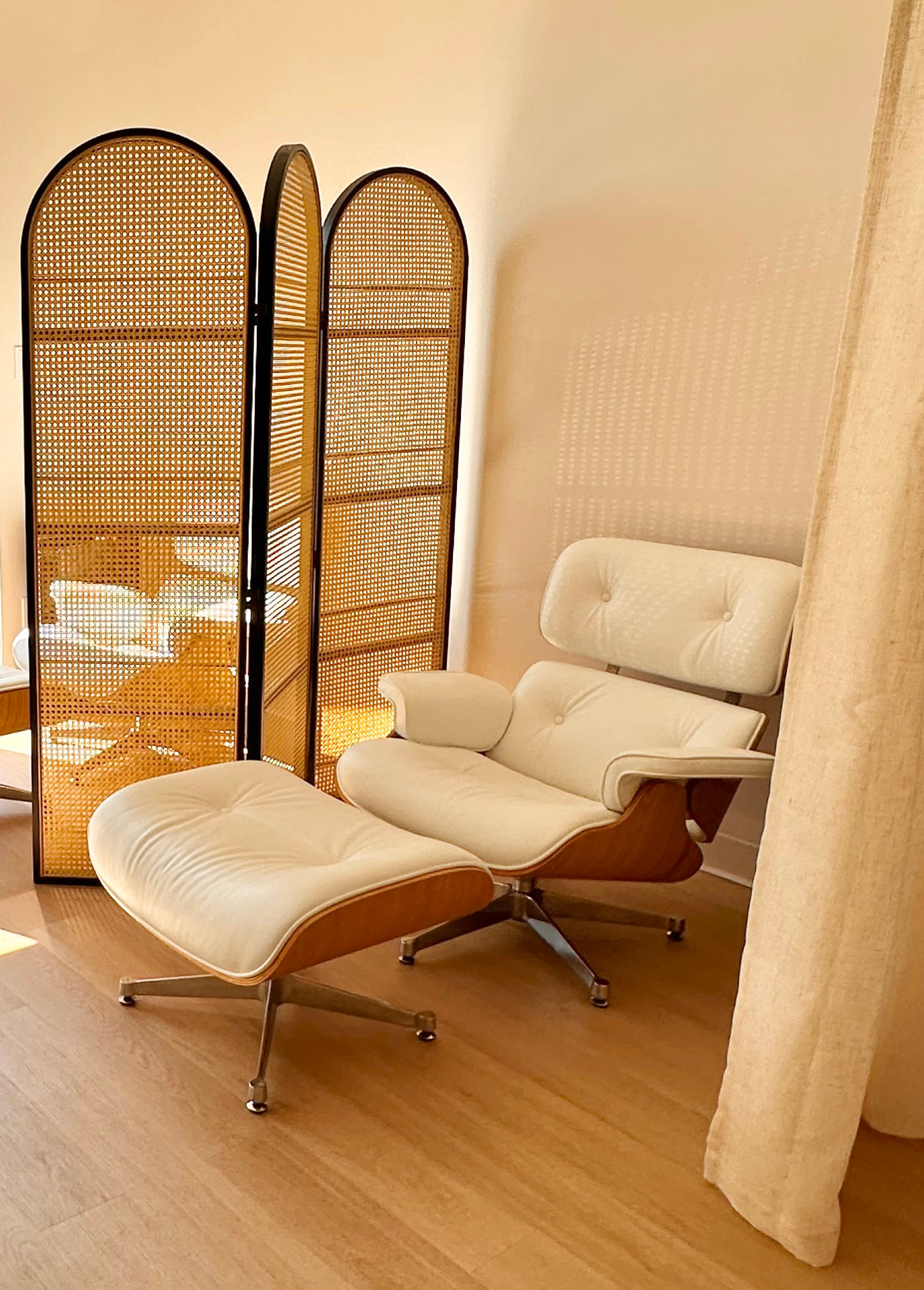 Comfortable Eames-style chair in the Shine infusion room
